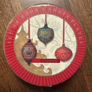 Set of four canapé holiday plates